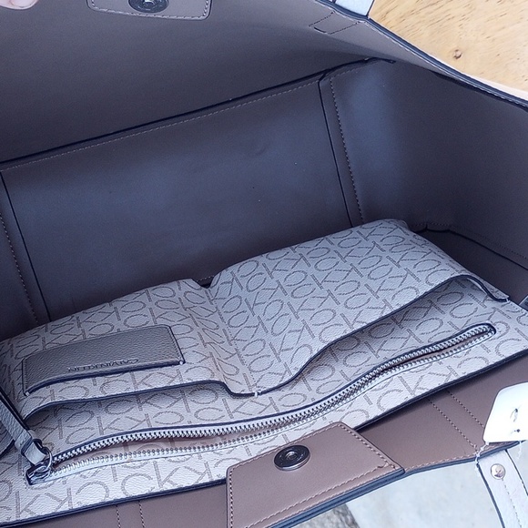 Calven Klein - Picture 4 of 4